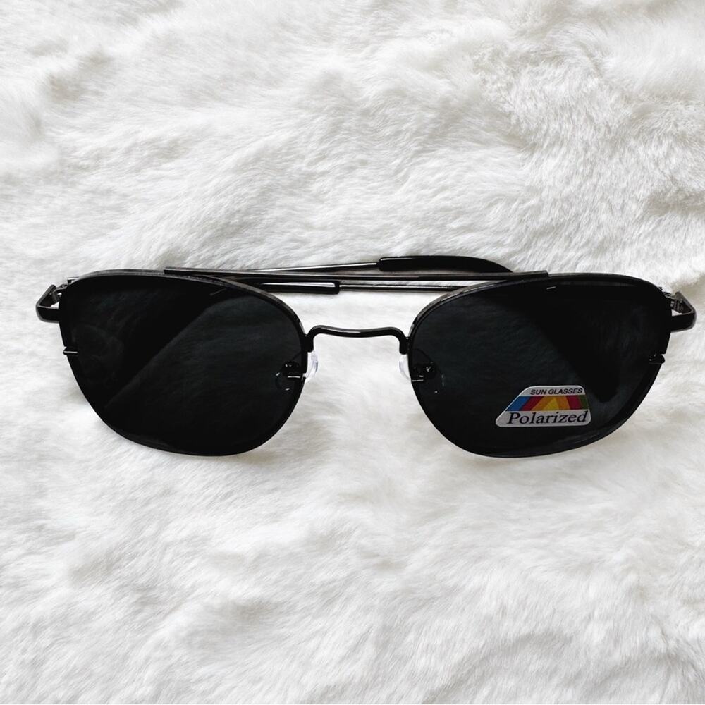 Lara Black Polarized Sunglasses - Picture 2 of 10